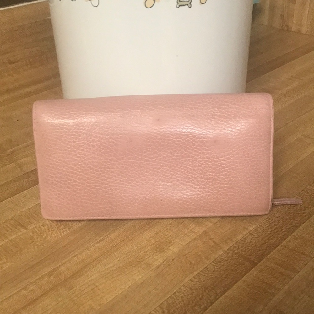 Gucci! Wallet! Make me an offer!